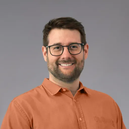 Portrait of Thomas Hepp professional headshot with neutral background