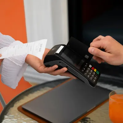 Credit card reader with printed receipt for contactless payment transaction
