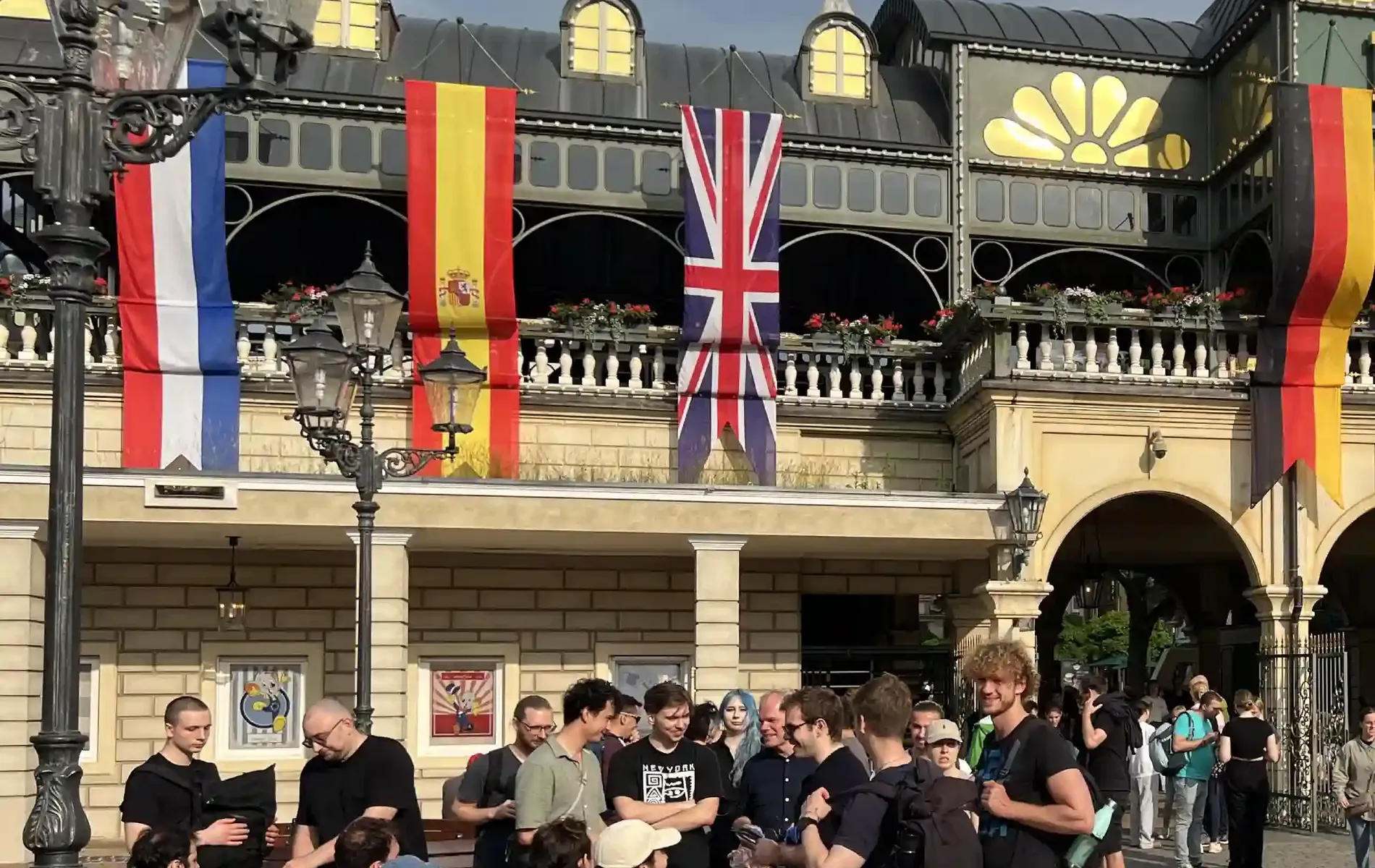 Europa Park Luftaufnahme der Freizeitparkattraktionen und Achterbahnen