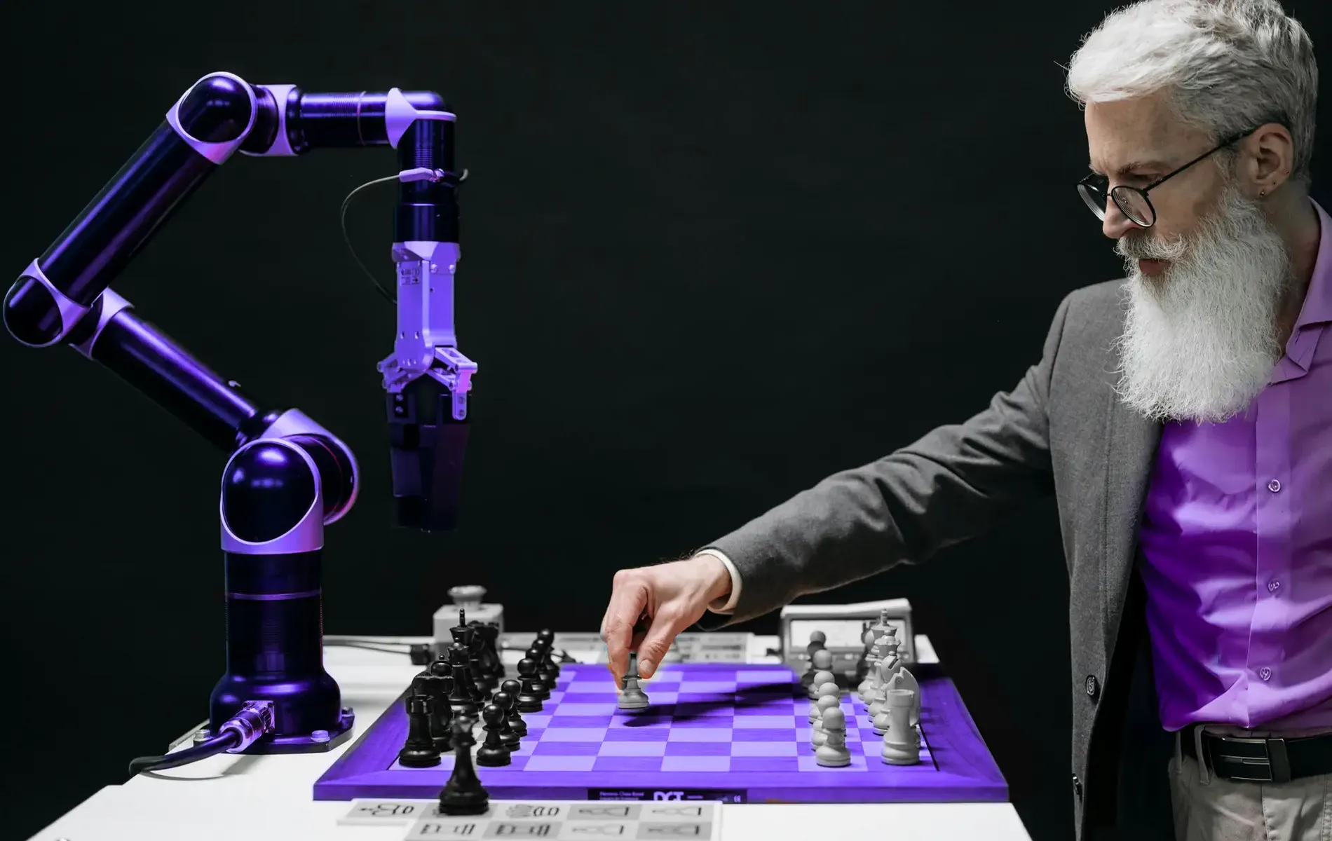 Schachautomation mit künstlicher Intelligenz zeigt computergestützte Schachstrategie