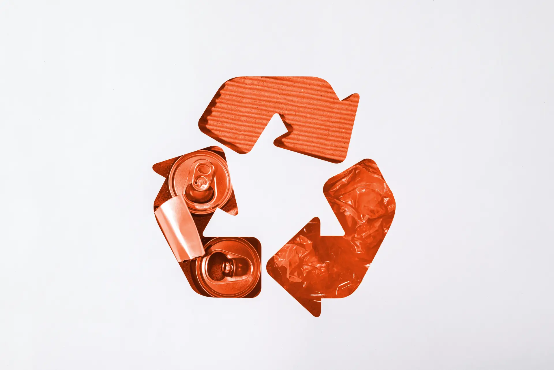 Recycling logo gefüllt mit Recycling Materialien.