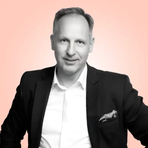 Portrait of Jan F Timme, Managing Director and Owner at IPBee GmbH