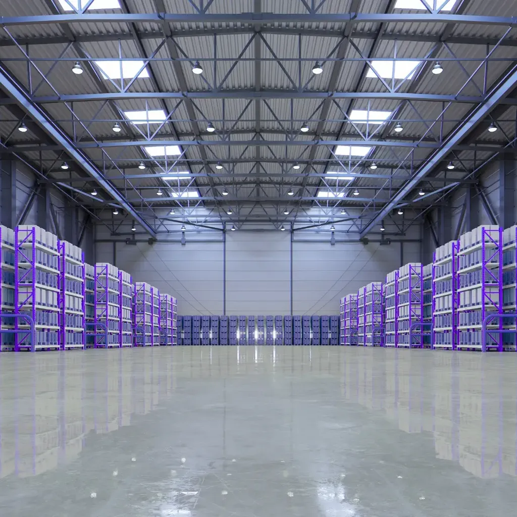 Ein großes, sauberes Lagerhaus mit lila Regalen voller Kisten.